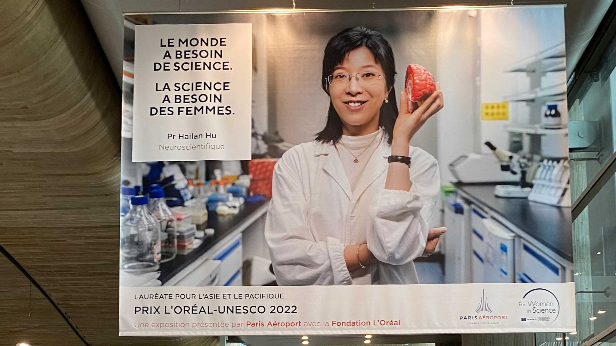 affiche femme dans la science