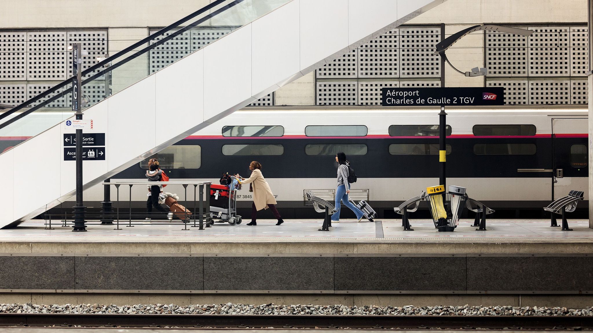 tgv paris voyage aéroport